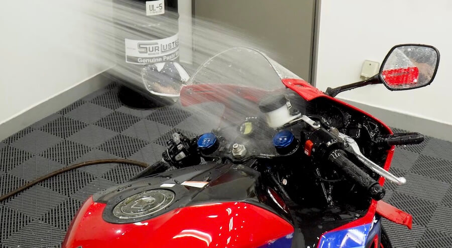 シュアラスター洗車図鑑｜ホンダ「CBR600RR」｜洗車図鑑【車種別バイクの洗い方教えます】ミドル級スーパースポーツの本格派・ホンダCBR600RR編