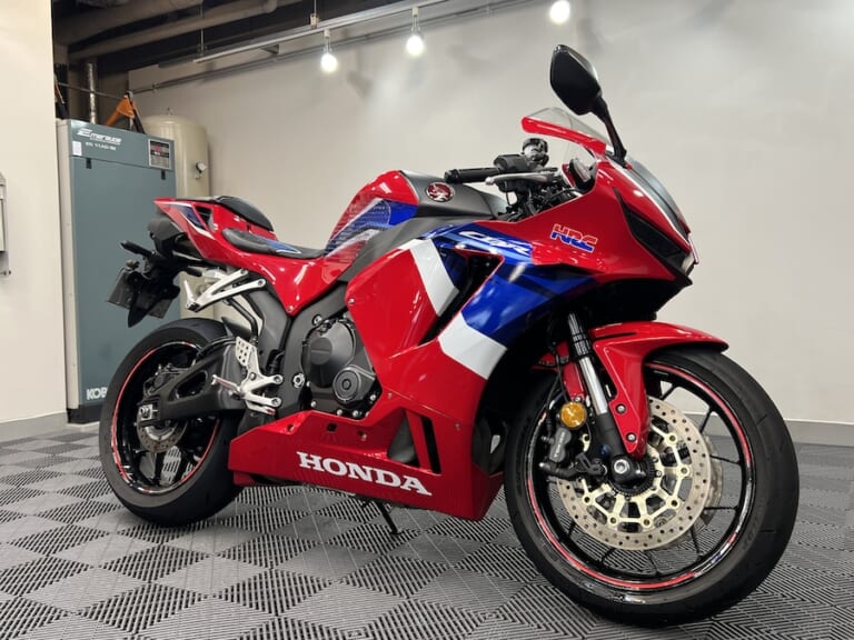 シュアラスター洗車図鑑｜ホンダ「CBR600RR」｜洗車図鑑【車種別バイクの洗い方教えます】ミドル級スーパースポーツの本格派・ホンダCBR600RR編