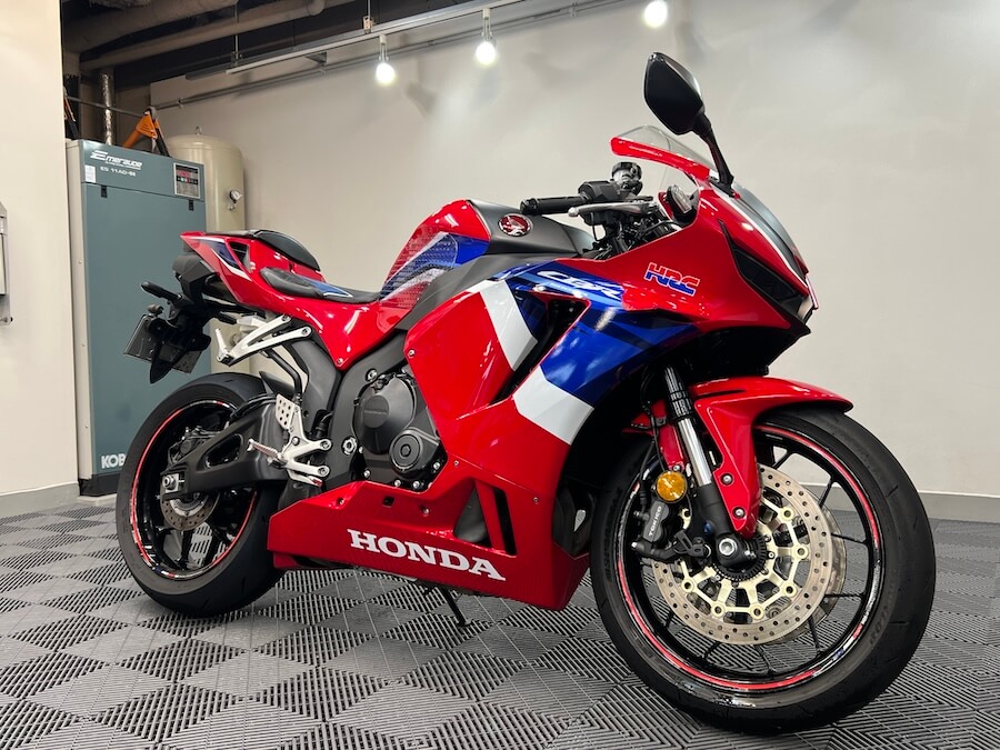 シュアラスター洗車図鑑｜ホンダ「CBR600RR」｜洗車図鑑【車種別バイクの洗い方教えます】ミドル級スーパースポーツの本格派・ホンダCBR600RR編