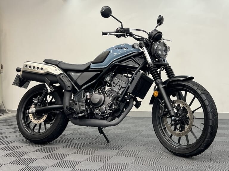 シュアラスター洗車図鑑｜ホンダ　CL250｜洗車図鑑【車種別バイクの洗い方教えます】オフロードテイスト溢れる軽量ネイキッド・ホンダCL250編