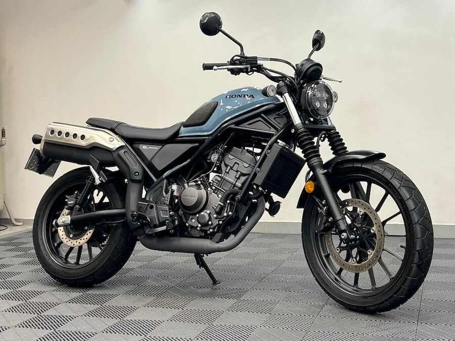 シュアラスター洗車図鑑｜ホンダ　CL250｜洗車図鑑【車種別バイクの洗い方教えます】オフロードテイスト溢れる軽量ネイキッド・ホンダCL250編