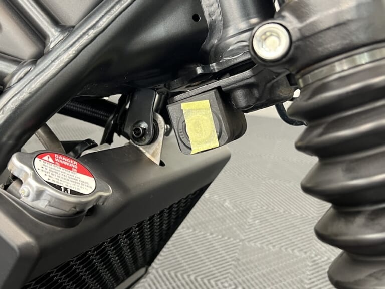 シュアラスター洗車図鑑｜ホンダ　CL250｜洗車図鑑【車種別バイクの洗い方教えます】オフロードテイスト溢れる軽量ネイキッド・ホンダCL250編