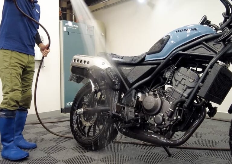 シュアラスター洗車図鑑｜ホンダ　CL250｜洗車図鑑【車種別バイクの洗い方教えます】オフロードテイスト溢れる軽量ネイキッド・ホンダCL250編