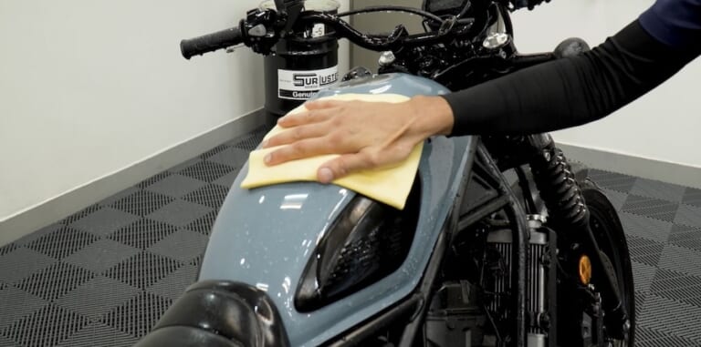 シュアラスター洗車図鑑｜ホンダ　CL250｜洗車図鑑【車種別バイクの洗い方教えます】オフロードテイスト溢れる軽量ネイキッド・ホンダCL250編