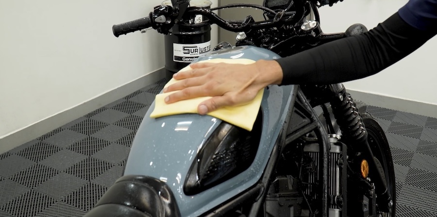 シュアラスター洗車図鑑｜ホンダ　CL250｜洗車図鑑【車種別バイクの洗い方教えます】オフロードテイスト溢れる軽量ネイキッド・ホンダCL250編