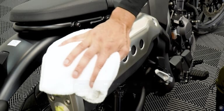 シュアラスター洗車図鑑｜ホンダ　CL250｜洗車図鑑【車種別バイクの洗い方教えます】オフロードテイスト溢れる軽量ネイキッド・ホンダCL250編