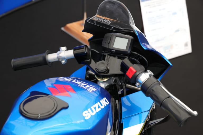 スズキ｜CNチャレンジミニ｜鈴鹿8耐｜2025｜鈴鹿8耐“GPスクエア”のスズキブースには新型GSX-R1000Rなど未発売モデルがズラリ！ CNチャレンジミニ号もあって未来への期待しかない！