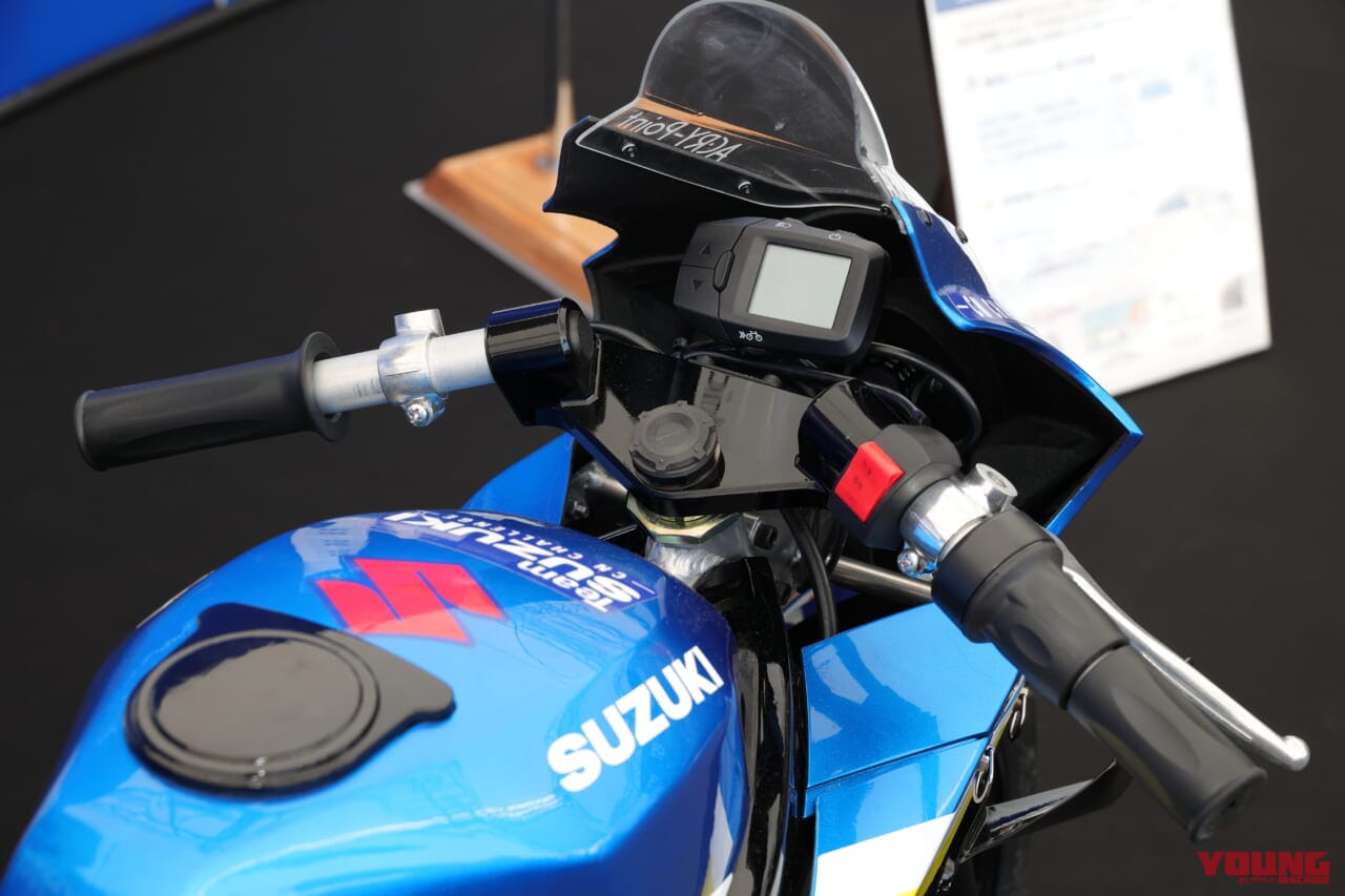 スズキ|CNチャレンジミニ|鈴鹿8耐|2025|鈴鹿8耐“GPスクエア”のスズキブースには新型GSX-R1000Rなど未発売モデルがズラリ! CNチャレンジミニ号もあって未来への期待しかない!