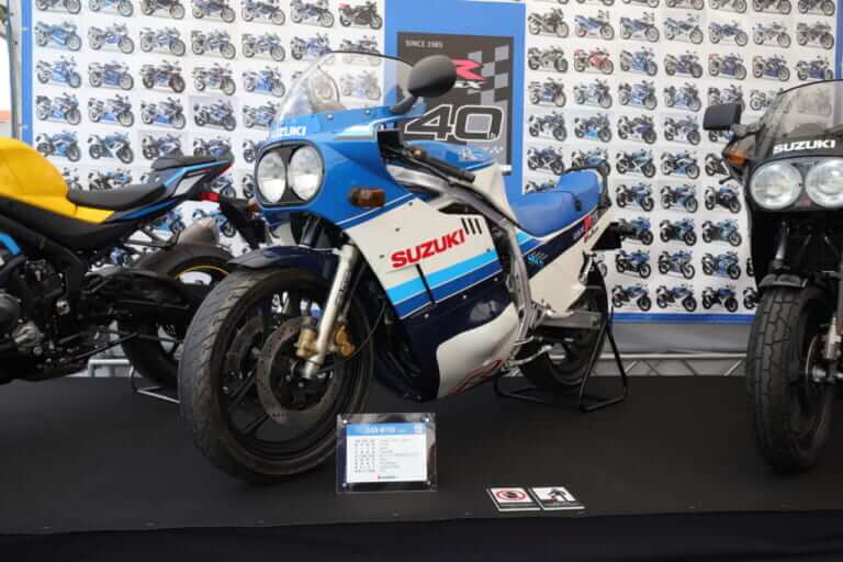 スズキ｜GPスクエア｜鈴鹿8耐｜2025｜鈴鹿8耐“GPスクエア”のスズキブースには新型GSX-R1000Rなど未発売モデルがズラリ！ CNチャレンジミニ号もあって未来への期待しかない！