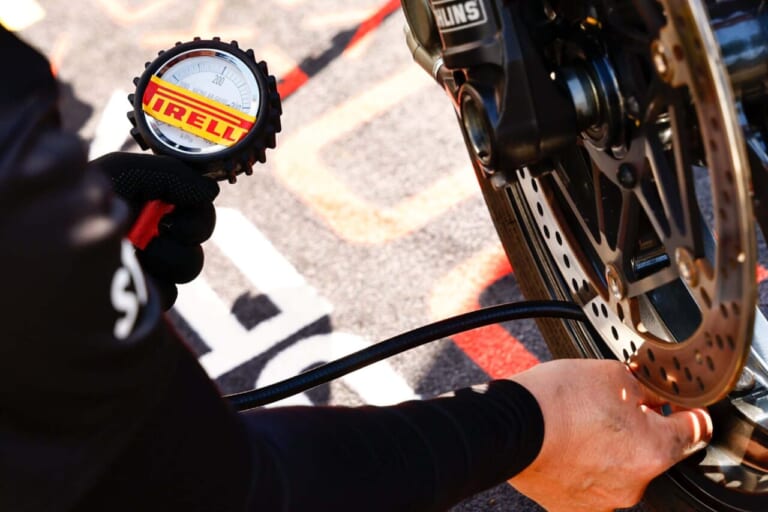 ピレリ｜タイヤ内圧｜MotoGPでM.マルケスがわざわざ首位を譲った理由とは？ 最悪の場合、タイヤが壊れてしまうから?!
