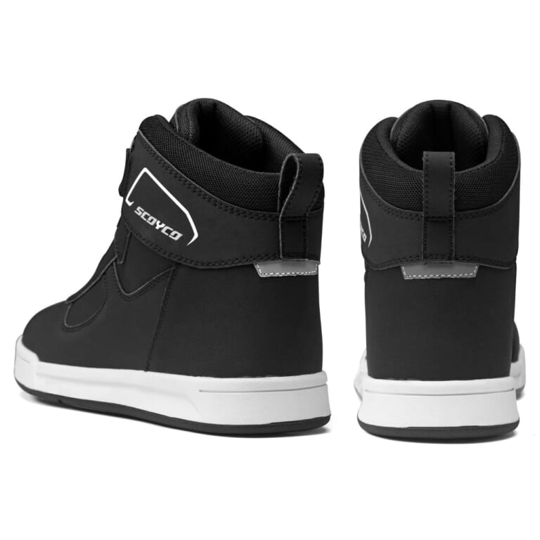 「HATOYA Online」で購入できる|全天候対応、街乗りからツーリングまでカバーする「マルチな一足」! SCOYCO MT074WPでゲリラ豪雨も怖くない