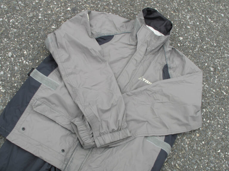 レインウェア|【決定版】バイクツーリング持ち物リスト|日帰りから宿泊まで完全ガイド&パッキングテクニック