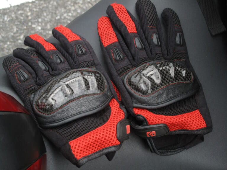 グローブ|【決定版】バイクツーリング持ち物リスト|日帰りから宿泊まで完全ガイド&パッキングテクニック