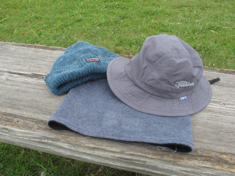 フェイスマスクやネックウォーマー|【決定版】バイクツーリング持ち物リスト|日帰りから宿泊まで完全ガイド&パッキングテクニック