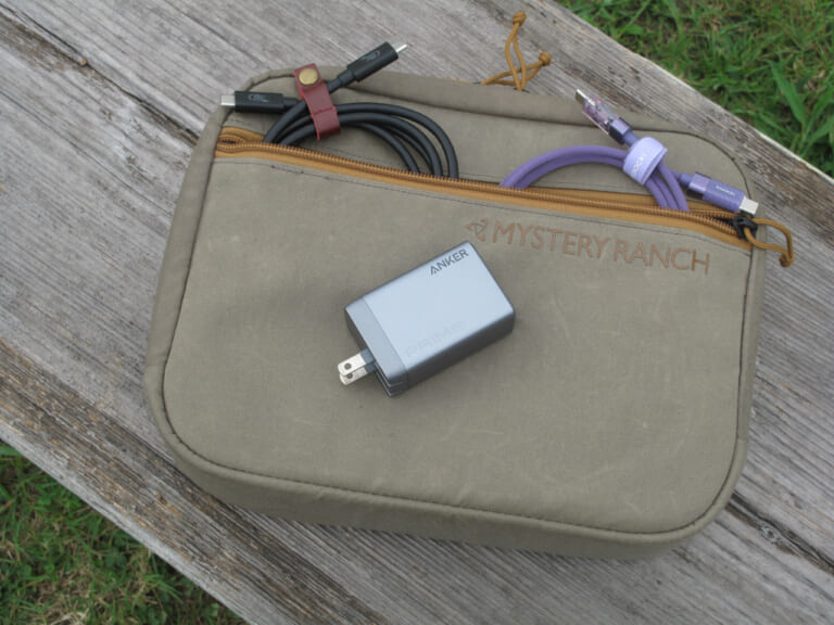 充電器|【決定版】バイクツーリング持ち物リスト|日帰りから宿泊まで完全ガイド&パッキングテクニック