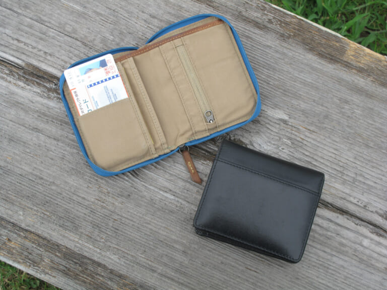 小銭入れやカード入れ|【決定版】バイクツーリング持ち物リスト|日帰りから宿泊まで完全ガイド&パッキングテクニック