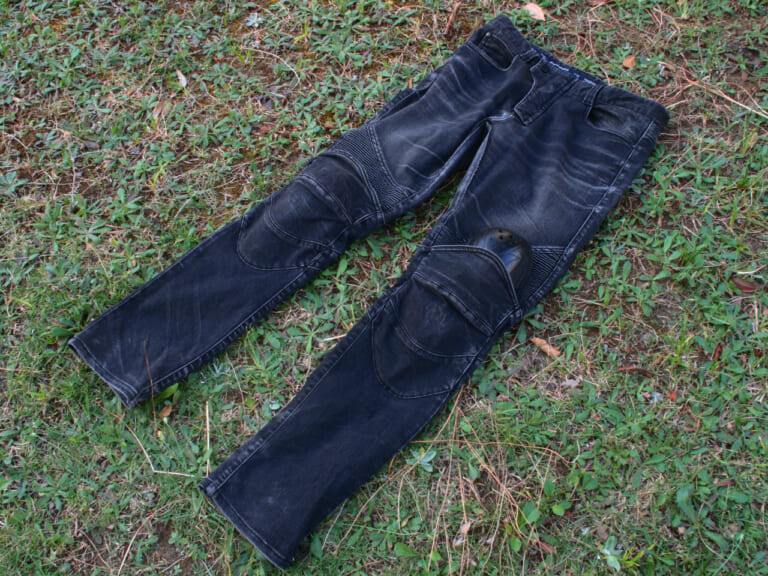 パッドを装備|【決定版】バイクツーリング持ち物リスト|日帰りから宿泊まで完全ガイド&パッキングテクニック