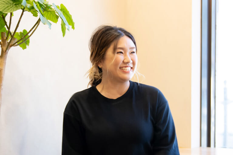 nouto(ノウト)工場直売所の雨宮友美マネージャー|【蛇口から〇〇!? 】カルピス、山梨県産100%桃、完熟カゴメトマトが飲める! 夢の「蛇口ジュース」新体験スポット3選「つくろう“あま〜い夏の思い出”」