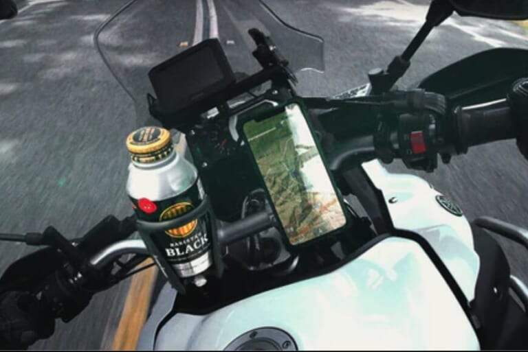 愛車に傷を付けずしっかり固定。Kaedearのボトルホルダーは調整自在で長く使える一品だった