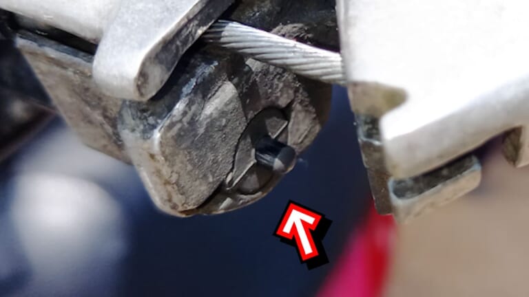 追突事故にもなりかねない! バイクのブレーキランプが消えない原因と対策|追突事故にもなりかねない! バイクのブレーキランプが消えない原因と対策を考える