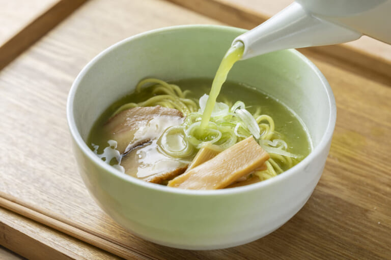 お盆ツーリングは新名所へ!! 茶畑のど真ん中に誕生した「道の駅そらっと牧之原」はライダーの胃袋を掴む食のテーマパークだ|お盆ツーリングは新名所へ!! 茶畑のど真ん中に誕生した「道の駅そらっと牧之原」はライダーの胃袋を掴む食のテーマパークだ