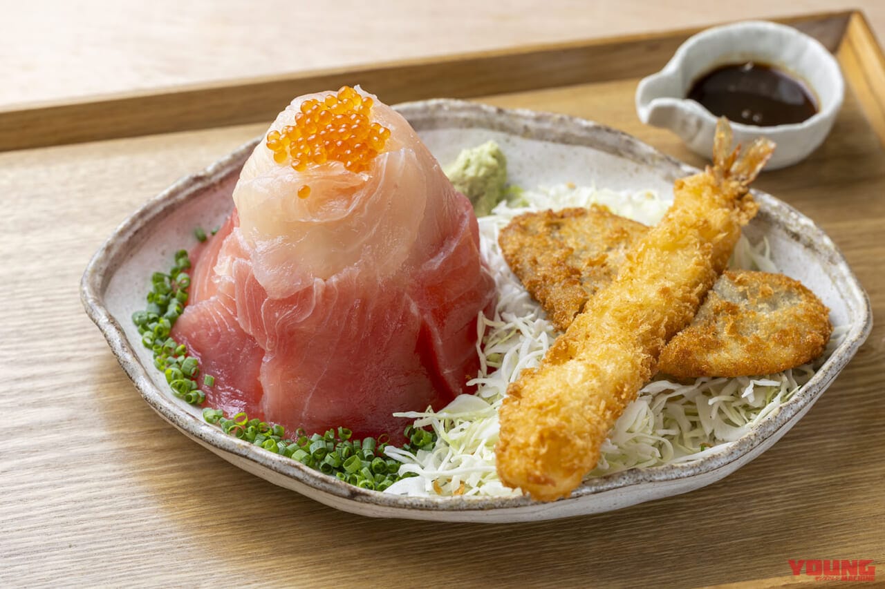 お盆ツーリングは新名所へ!! 茶畑のど真ん中に誕生した「道の駅そらっと牧之原」はライダーの胃袋を掴む食のテーマパークだ|お盆ツーリングは新名所へ!! 茶畑のど真ん中に誕生した「道の駅そらっと牧之原」はライダーの胃袋を掴む食のテーマパークだ