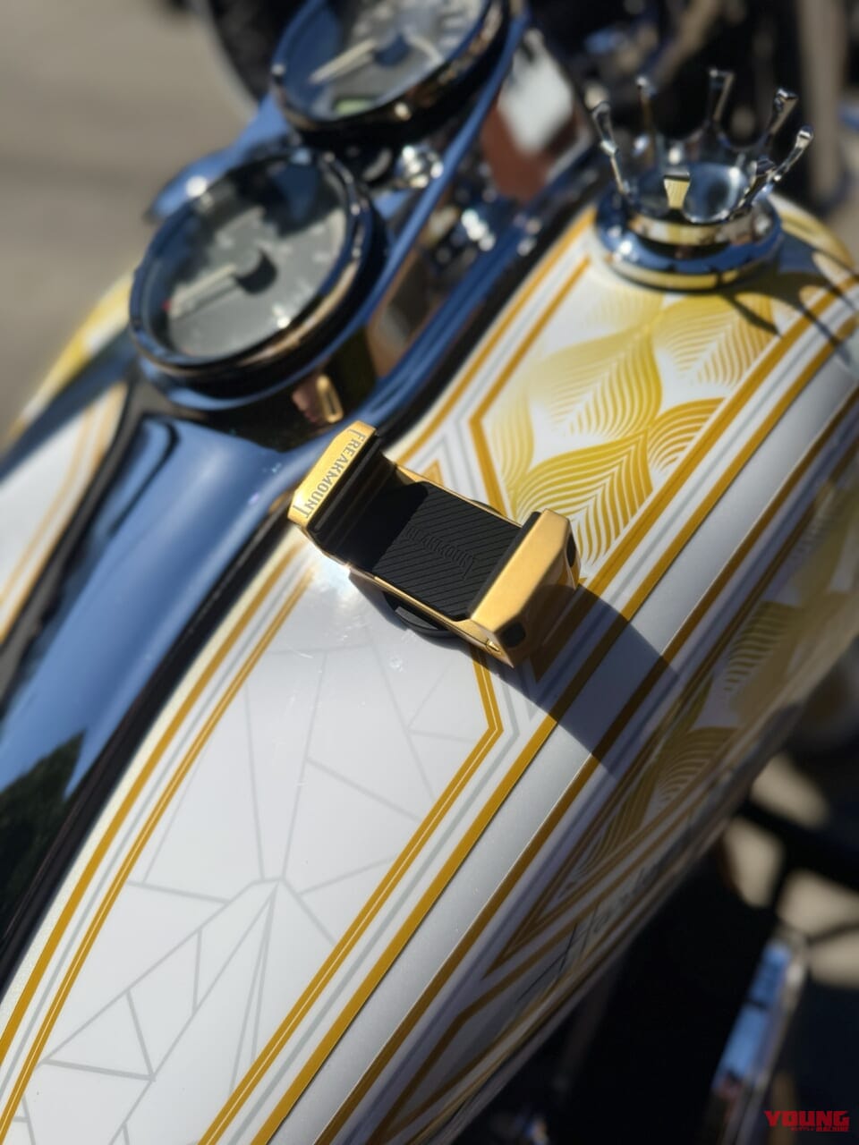 バイクの雰囲気を崩さず、スマホをガッチリホールド! 『FREAKMOUNT2.0』に待望の新色が登場だ!|バイクの雰囲気を崩さず、スマホをガッチリホールド! 『FREAKMOUNT2.0』に待望の新色が登場だ!