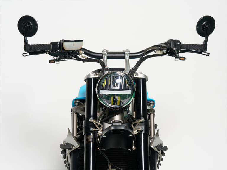 DEUS EX MACHINA Blucita|【デウス原宿】走る芸術作品! MVアグスタベース「Blucita」を含むカスタムバイク3台が期間限定展示中