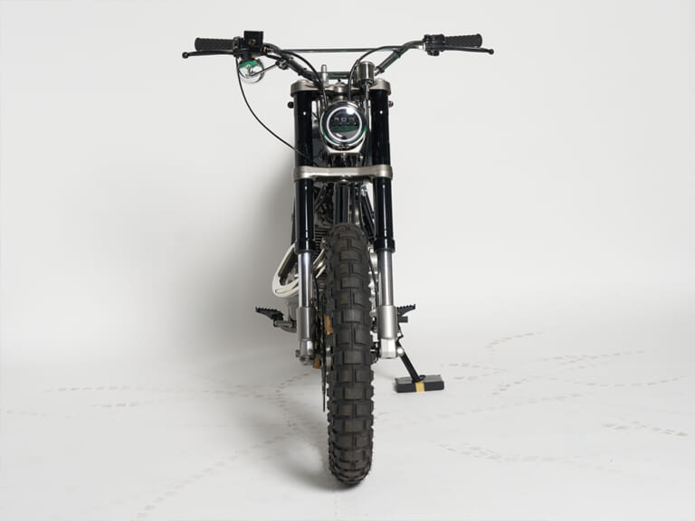 DEUS EX MACHINA SKOLL|【都市を狩る孤高の狼】デウス・エクス・マキナが放つストリートカスタム「SKOLL」が特別展示中!