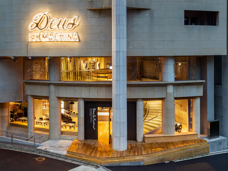 デウス・エクス・マキナ原宿店|【デウス原宿】走る芸術作品! MVアグスタベース「Blucita」を含むカスタムバイク3台が期間限定展示中