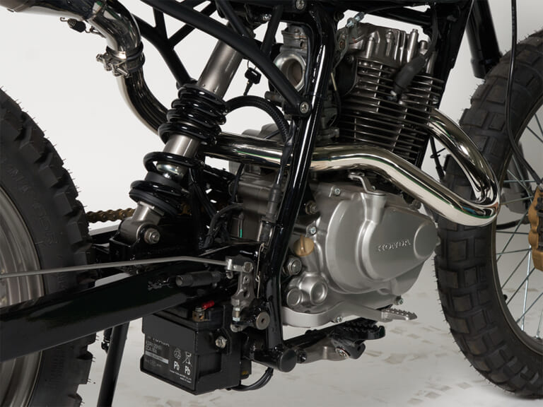 DEUS EX MACHINA SKOLL|【都市を狩る孤高の狼】デウス・エクス・マキナが放つストリートカスタム「SKOLL」が特別展示中!