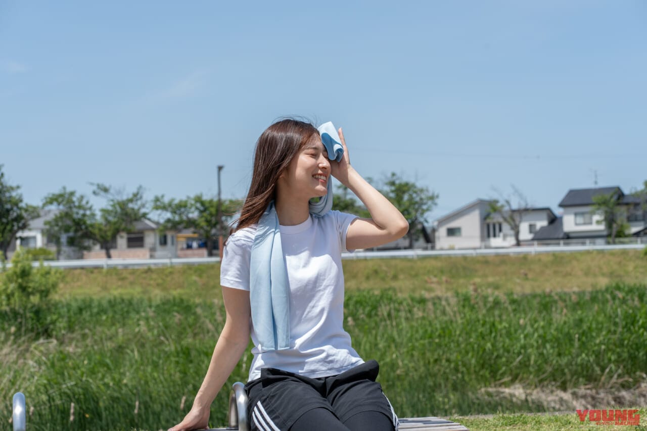 ベルモンド ふりふり冷感シリーズ｜猛暑アスファルト地獄を乗り越えろ! 「ふりふり冷感シリーズ」が夏ツーリングを快適にする【ポンチョ/フードタオル/タオル】