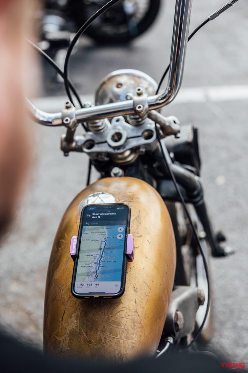 バイクの雰囲気を崩さず、スマホをガッチリホールド! 『FREAKMOUNT2.0』に待望の新色が登場だ!|バイクの雰囲気を崩さず、スマホをガッチリホールド! 『FREAKMOUNT2.0』に待望の新色が登場だ!