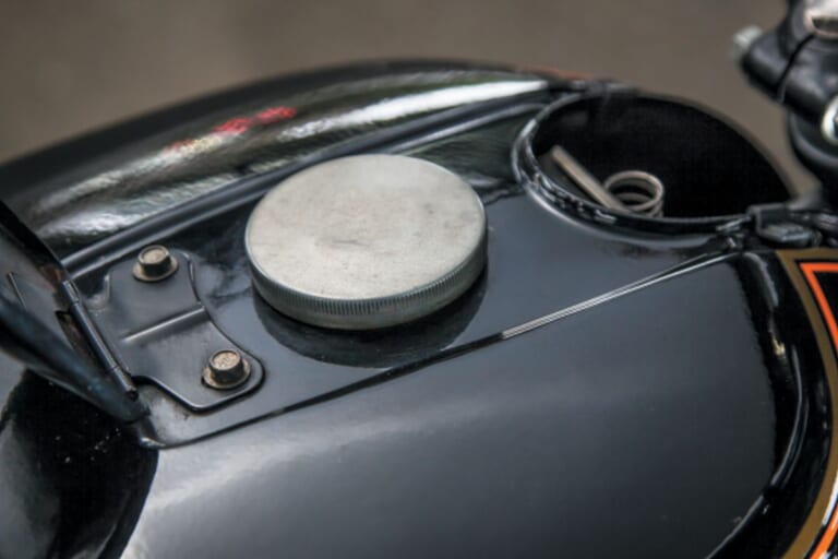 SUZUKI GS750｜スズキの歴史を変えた4スト並列4気筒車:スズキGS750【1976～1979】
