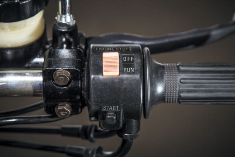 SUZUKI GS750|スズキの歴史を変えた4スト並列4気筒車:スズキGS750【1976~1979】