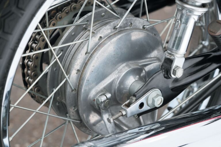 HONDA CB400FOUR|ホンダならではのカフェレーサーを示した車体構成:ホンダCB400FOUR【1974~1977】各部解説