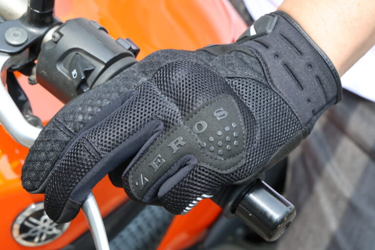 コスパ最強! メッシュグローブ『ゼロスグラブエア』が残夏ツーリングの必須アイテムなワケ