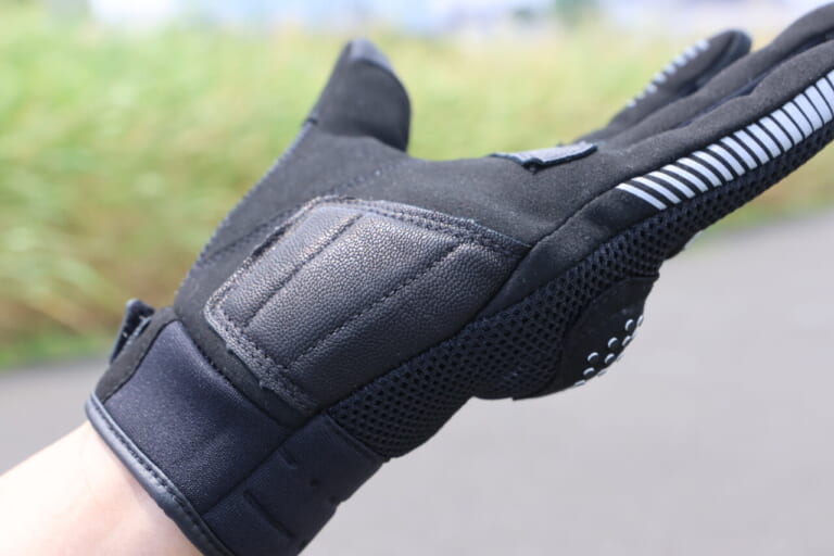 クッション入りプロテクション|コスパ最強! メッシュグローブ『ゼロスグラブエア』が残夏ツーリングの必須アイテムなワケ