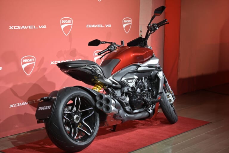 240サイズのリヤタイヤ｜ドゥカティ新型「XDiavel V4」国内発売！V4エンジン搭載のイタリアン「キング・オブ・クルーザー」を徹底解説