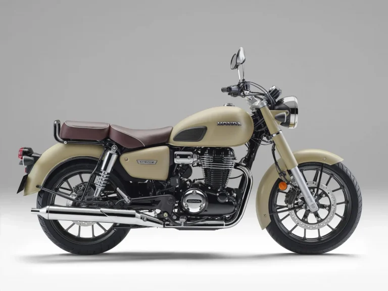 ホンダGB350C マットサンドストームベージュ｜2025モデル「ホンダGB350C」が“突き抜け”カラーに。これまで以上に“新車で買えるバイク”だと思えない!?【Honda2025新車ニュース】