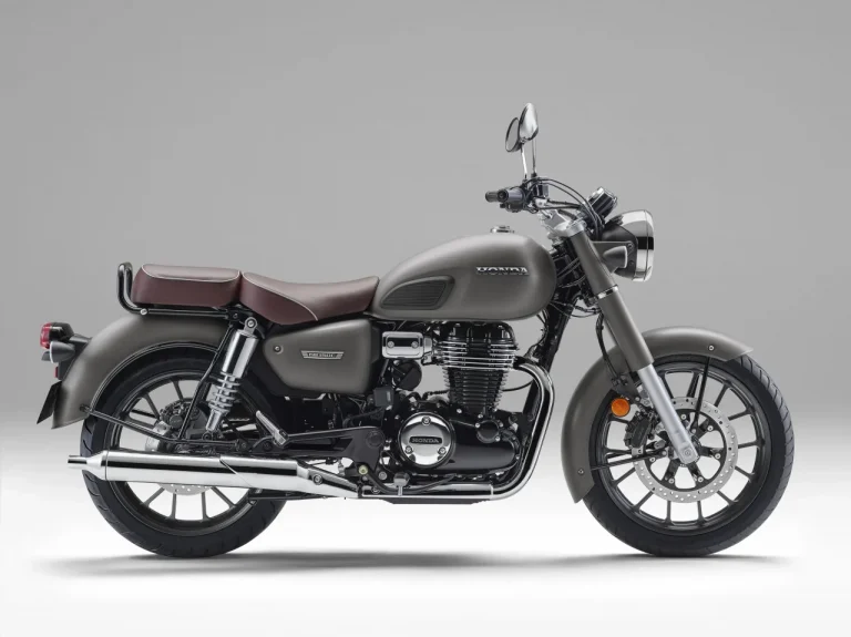 ホンダGB350C マットビュレットシルバー｜2025モデル「ホンダGB350C」が“突き抜け”カラーに。これまで以上に“新車で買えるバイク”だと思えない!?【Honda2025新車ニュース】