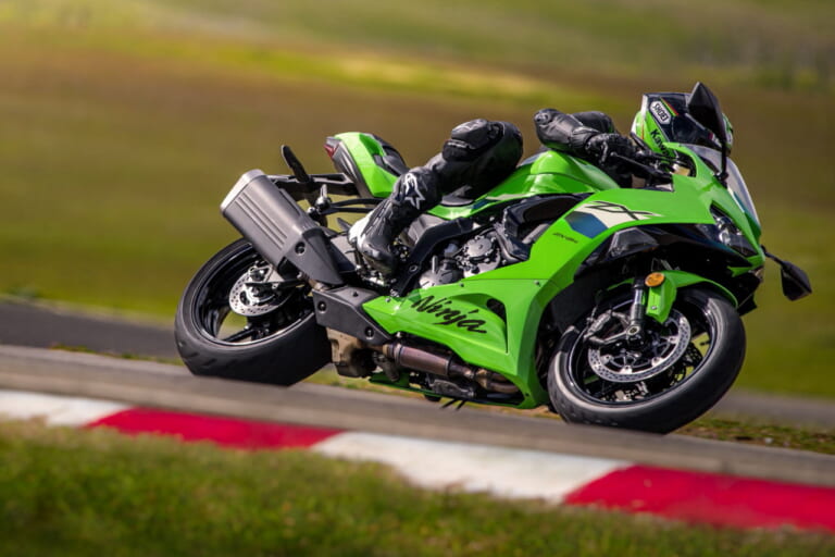 カワサキ｜ニンジャZX-6R｜北米仕様｜2026年モデル｜2026年は白×金が目玉?! カワサキ4気筒スーパースポーツ「ニンジャZX-6R」「ニンジャZX-4R」の2026年モデル発表【北米】