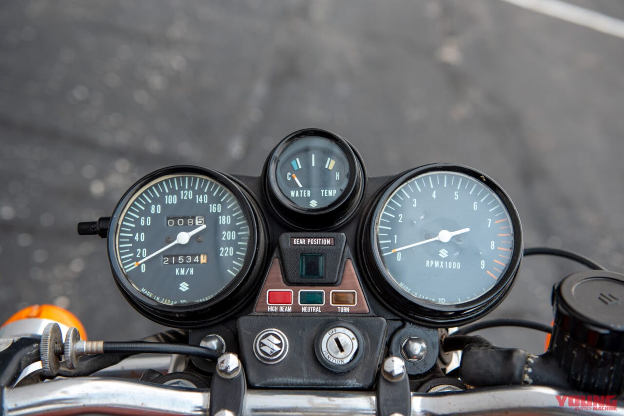 センターに水温計｜スズキGT750「水牛」はなぜ欧米で人気？世界初の”全水冷”ナナハンが今も愛される理由