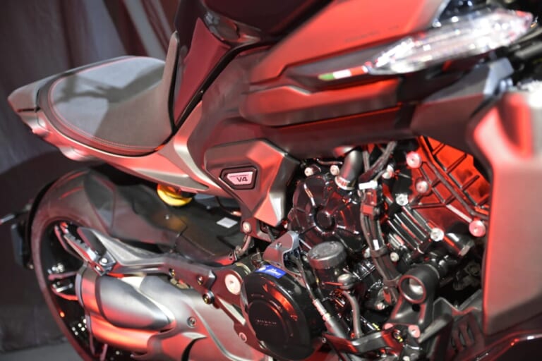 V4エンジン|ドゥカティ新型「XDiavel V4」国内発売!V4エンジン搭載のイタリアン「キング・オブ・クルーザー」を徹底解説