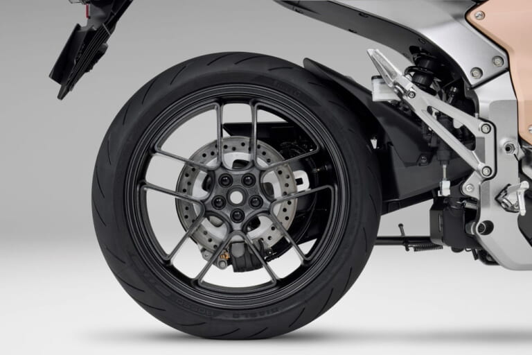 ホンダ｜WN7｜欧州仕様｜2026年モデル｜ホンダがブランニューモデル「Honda WN7」を発表！ 1000cc並みのトルクを発揮する、固定式バッテリー採用の電動ネイキッド