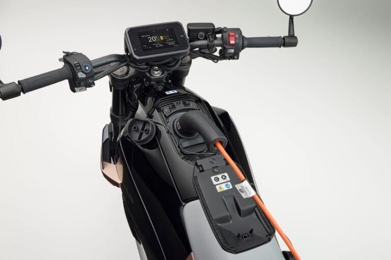 ホンダ｜WN7｜欧州仕様｜2026年モデル｜ホンダがブランニューモデル「Honda WN7」を発表！ 1000cc並みのトルクを発揮する、固定式バッテリー採用の電動ネイキッド