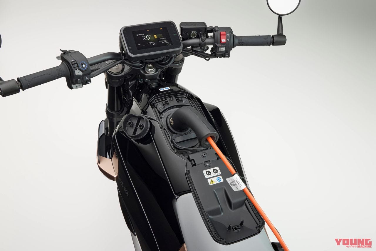 ｜ホンダがブランニューモデル「Honda WN7」を発表！ 1000cc並みのトルクを発揮する、固定式バッテリー採用の電動ネイキッド