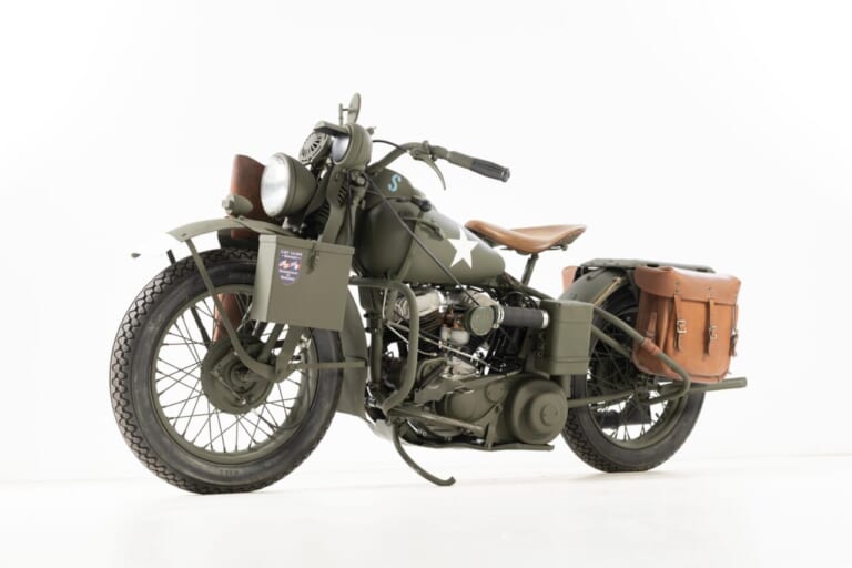 フロントに吊るしたケースはおもに銃弾用|【元祖ミリタリーハーレー】戦中・戦後を切り開いた伝説「WLA」の魅力と歴史を徹底解説!