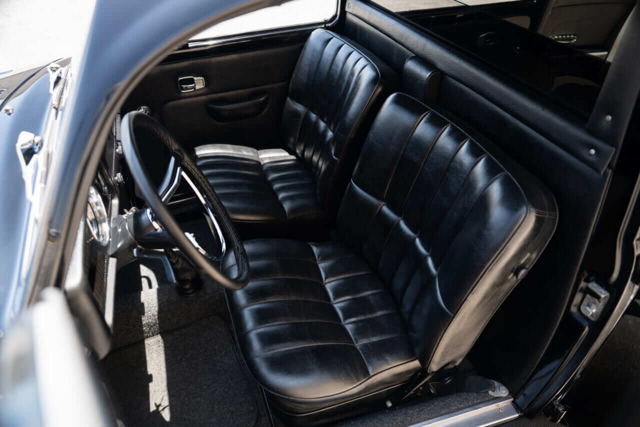 レザーシート｜「えっこれがまさかの価格5000万円!? 」ランボルギーニ・ミウラを超える「VWビートル・リムジン」