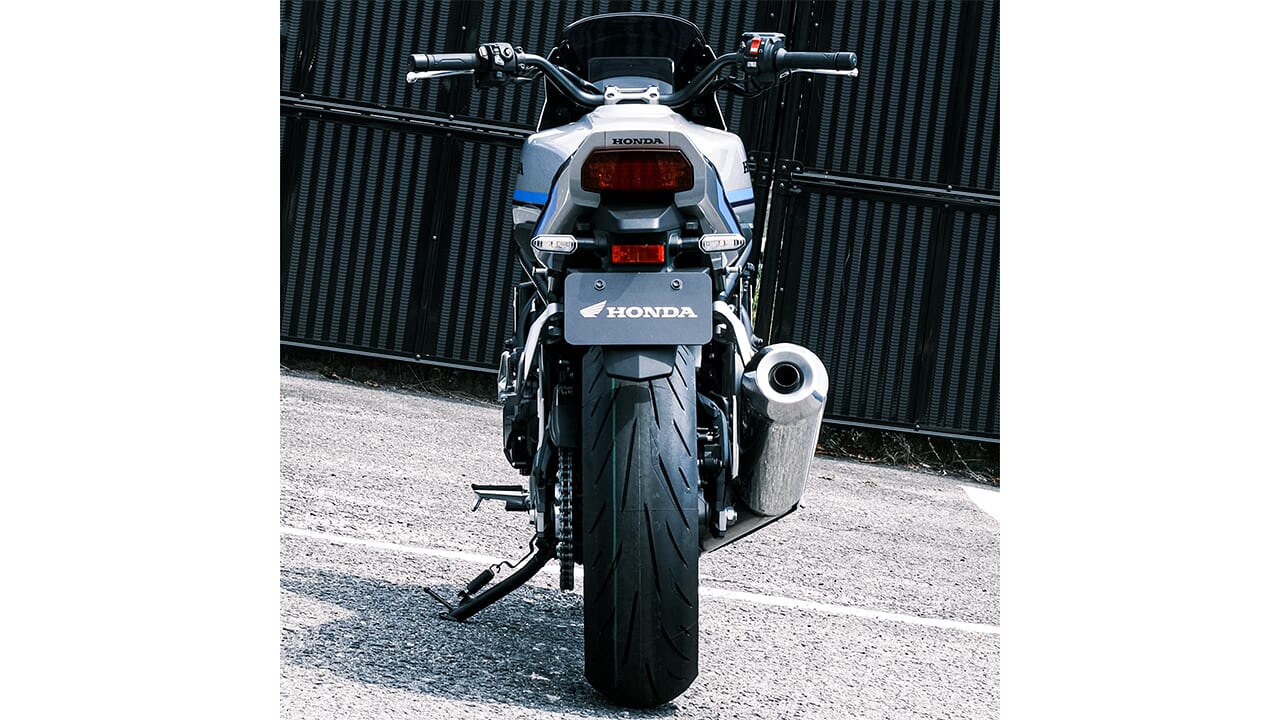 |【ヤングマシン電子版10月号公開中】<特集>やっぱ好きだぜCB!!:CB1000F コンセプト最新情報/世界初試乗インプレ/CB-F物語/カスタム